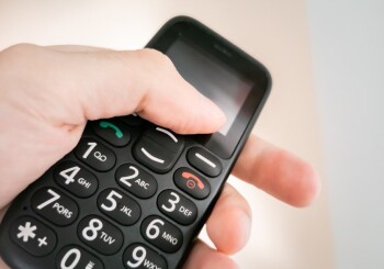 Telefon komórkowy z dużymi klawiszami – najlepsze modele dla seniora
