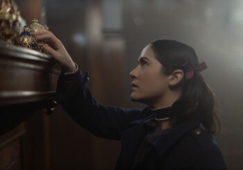 The innocent face of the devil in the trailer for the horror film "Orphan. The Birth of Evil "