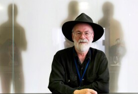 Śmiech podszyty gniewem – o humorze Terry’ego Pratchetta