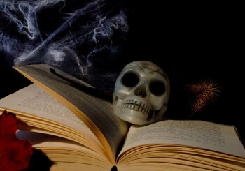 The best horror books according to The Last Tavern