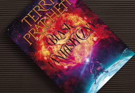 Ciemność to tylko brak światła — recenzja książki „Blask fantastyczny”