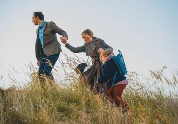 An apocalyptic vision of blackout and the oil crisis in the new series "Last Light" only on Viaplay