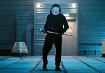 Podróże w czasie i zamaskowany morderca – recenzja filmu „Śmierć nadejdzie dziś 2”