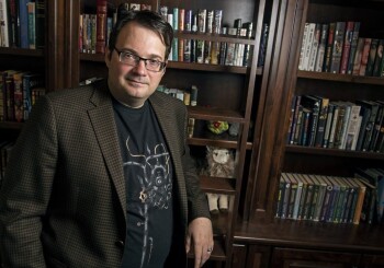 Dzisiaj urodziny obchodzi Brandon Sanderson!