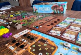 Kto zostanie królową mrówek? – recenzja gry planszowej „Mrówki”