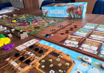 Kto zostanie królową mrówek? – recenzja gry planszowej „Mrówki”