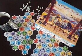 The city is expanding in breadth and up - review of the board game "Akropolis"