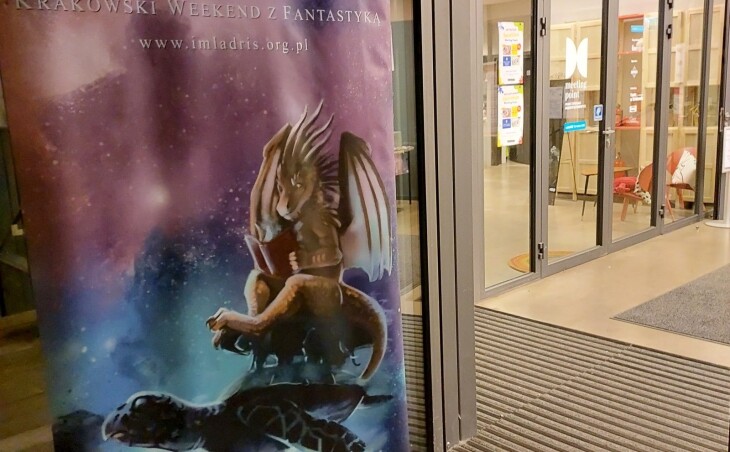 Baner przy wejściu na darmową cześć konwentu