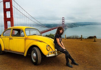 O dziewczynie i jej autobocie – recenzja filmu „Bumblebee”