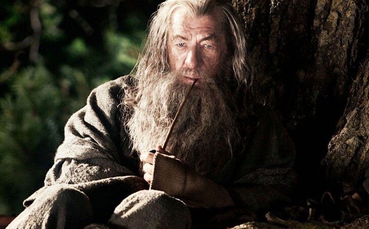 Ian McKellen doskonale wie, kto powinien zagrać Gandalfa w serialu o Śródziemiu