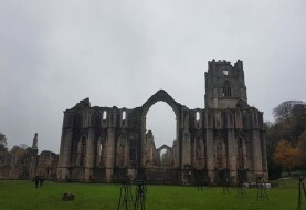 "Wiedźmin" drugi sezon, plan w Fountains Abbey