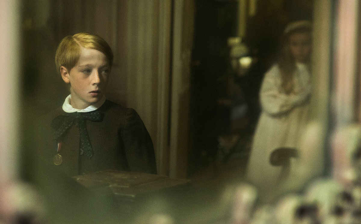 Domhnall Gleeson w ekranizacji gotyckiej powieści „The Little Stranger”