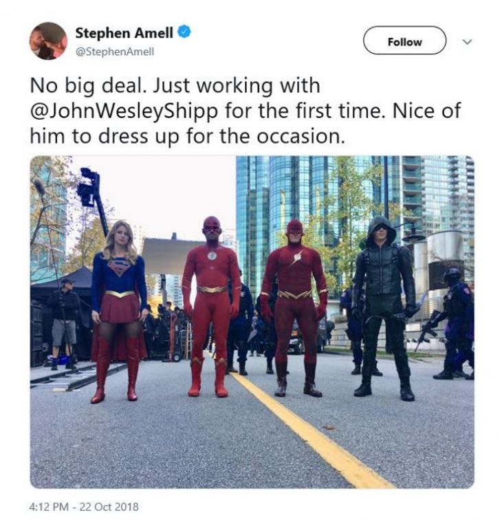 John-Wesley-Shipp-1990-Flash-Suit-in-Arrowverse-Crossover-Elseworlds