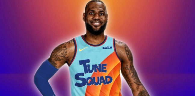 Kosmiczny mecz 2: LeBron James w koszulce drużyny Tune Squad.