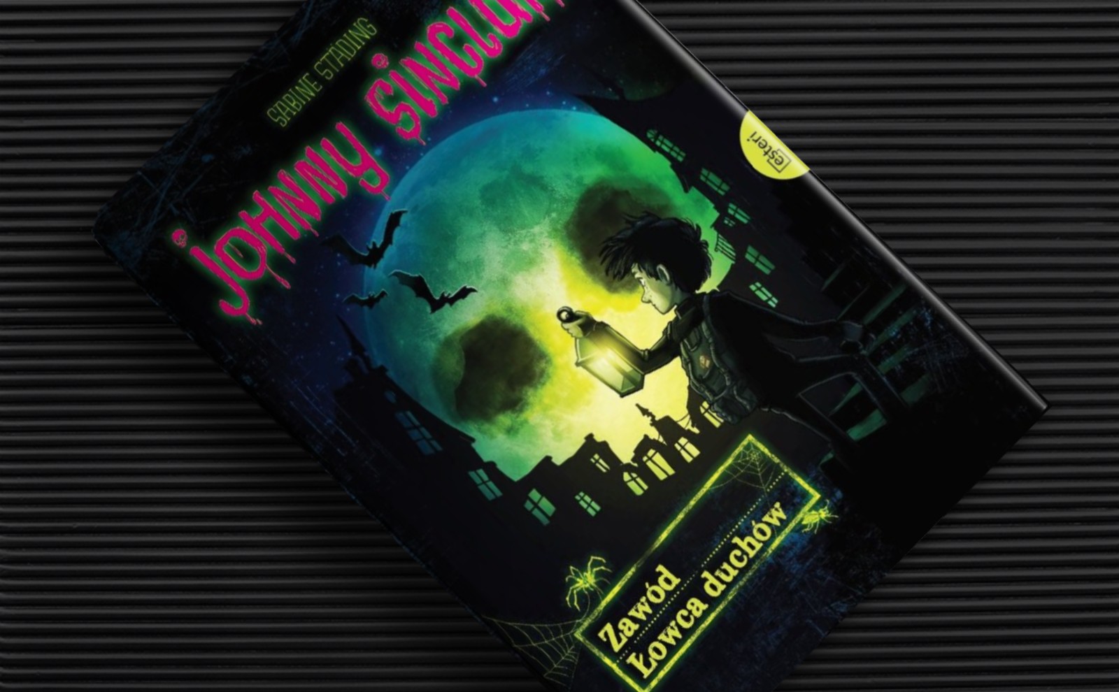 In the circle of secrets - a review of the novel "Johnny Sinclair. Profession: Ghost Hunter "