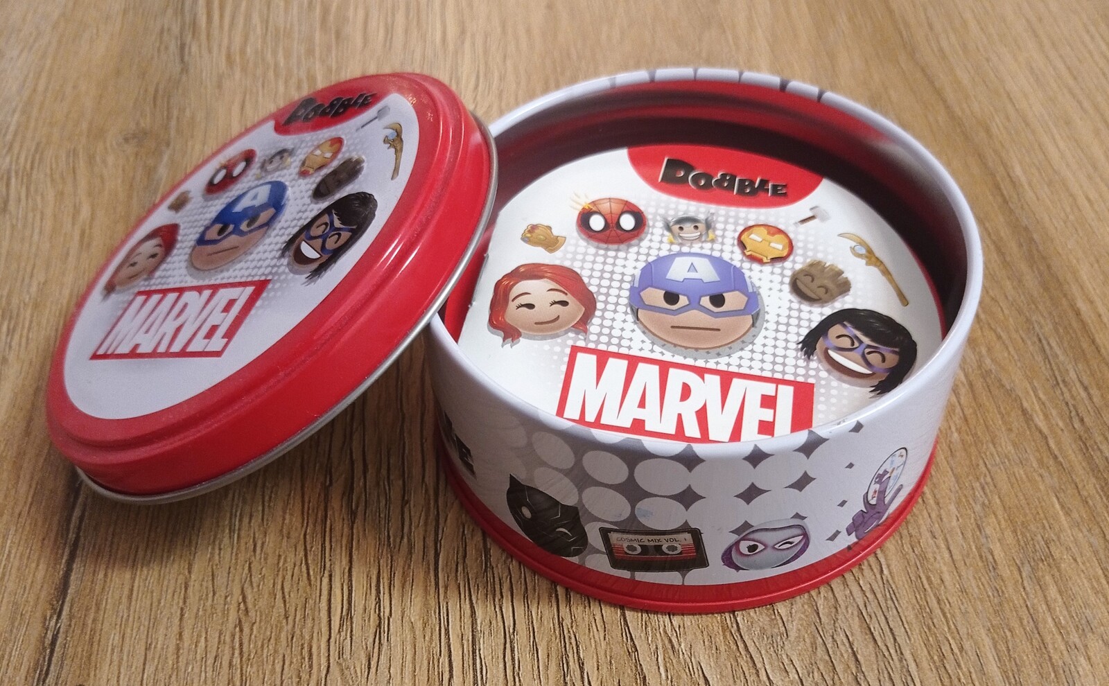 Rozrywka dla spostrzegawczych – recenzja gry „Dobble Marvel Emoji”