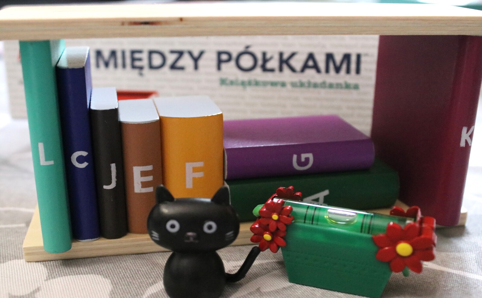 miedzy_polkami1
