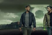Bez kosmicznych fajerwerków, za to z wielkimi emocjami – recenzja serialu „Latarnie”